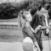 Девушка с лошадью :: Алексей Яшин