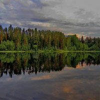 Озеро Вахирйярви. Плывем вечером домой с рыбалки... :: Владимир Ильич Батарин