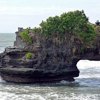 Небольшой храм неподалеку от храма Pura Tanah Lot  2/2 :: Асылбек Айманов