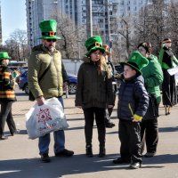 Всей семьёй в Сокольники :: Анатолий Колосов