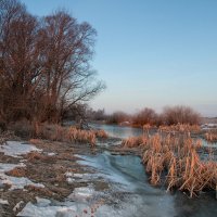 Ещё лежит последний снег :: Сергей Михайлович