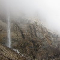 Спустился на гору туман, собой водопад накрывая... :: Татьяна Манн
