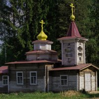 СТАРЫЙ  СИБИРСКИЙ  ТРАКТ.  ПРИДОРОЖНАЯ  ЧАСОВНЯ :: Владимир Максимов