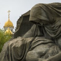 Монумент "Скорбь матери". :: Анатолий Щербак
