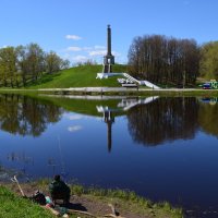 Великие Луки. Валы и Неплюев бастион Великолукской крепости с Обелиском Славы, май 2017... :: Владимир Павлов