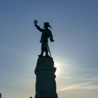 Памятник французскому путешественнику Самюэлю де Шамплену (1567-1635). Оттава. Канада :: Юрий Поляков