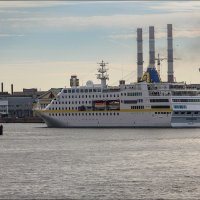 Круизный лайнер «Hamburg» :: Валентин Яруллин