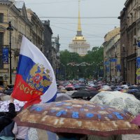 Праздничное шествие...зонтов по Невскому.. :: tipchik 
