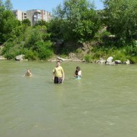 На   реке   Быстрице   Солотвинской   в   Ивано - Франковске :: Андрей  Васильевич Коляскин