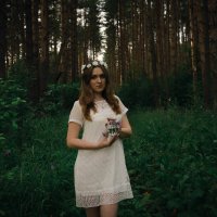 Девушка в лесу :: Юлия Куваева