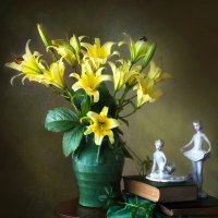 Старомодный натюрморт с жёлтыми лилиями :: lady-viola2014 -