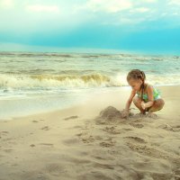 девочка на пляже :: Анна Скиргика