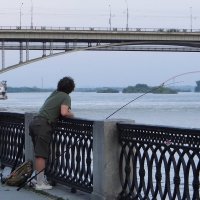 Рыбалка на Набережной. :: Елена Тренкеншу