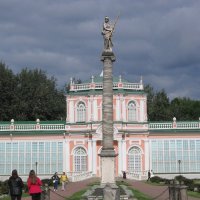 Кусково. Большая оранжерея и колонна :: Дмитрий Никитин