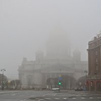 туманным утром на Исаакиевской площади :: Елена 