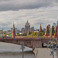Вид на амсамбль Московского Кремля со смотровой площадки парка "Зарядье " :: Александр Запылёнов