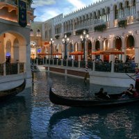 Прогулка на гондоле по каналам отеля "Венеция" в Лас Вегасе :: Юрий Поляков