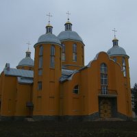 Греко - католический   храм   в    Отыние :: Андрей  Васильевич Коляскин