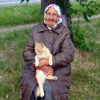 Баба Поля с Рыжиком. :: Елизавета Успенская