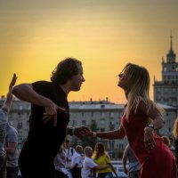 Танцы в парке 1 :: Андрей Бондаренко