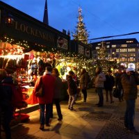 Weihnachtsmarkt Hamburg :: Nina Yudicheva