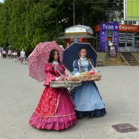 Продавщицы   сладостей   в    Трускавце :: Андрей  Васильевич Коляскин