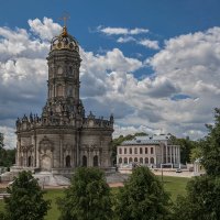 Усадьба и знаменитая церковь Дубровицы. :: юрий макаров