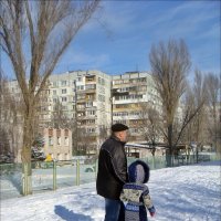 С дедушкой на прогулке :: Нина Корешкова