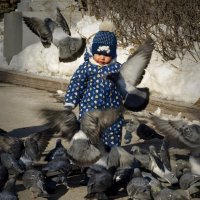 Мальчик и голуби :: vladimir 