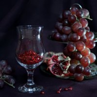 Натюрморт с виноградом :: Татьяна Скородумова