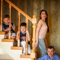 Семейный портрет в интерьере... :: Александр Беляков