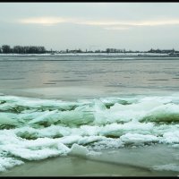 ВОЛГА. Зимняя река  в районе Волгограда. :: Юрий ГУКОВЪ
