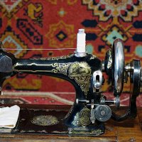 Бабушкина 120-летняя швейная машинка по-прежнему в строю! :: Андрей Заломленков