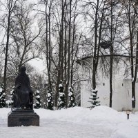 Памятник Савве. Саввино-Сторожеский монастырь. :: Юрий Шувалов
