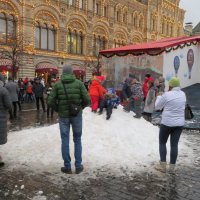 Ещё недавно дети  искали снег  в  Москве! :: Виталий Селиванов 