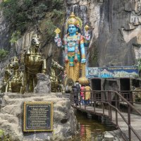 Пещеры Бату в Куала-Лумпур :: Владимир Леликов