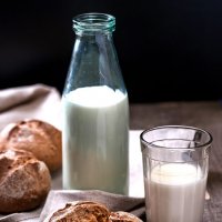 молоко и хлеб :: Алексей Кошелев