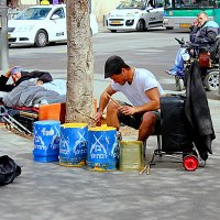 ДЕНЬГИ   ЗРЯ   НЕ   ПОДАЮТ :: Анатолий Малобродский