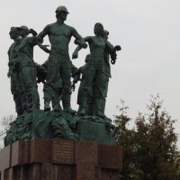 Скульптура студентам-стройотрядовцам :: Андрей Лукьянов