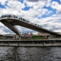 Парящий мост парка Зарядье... :: Юрий Яньков