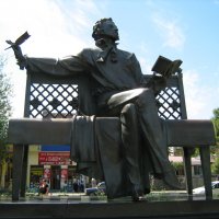 Новороссийск. Памятник А.С.Пушкину. :: Larisa-A-T 