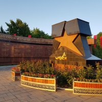 В центре комплекса - памятник «Звезда». :: Anna Gornostayeva