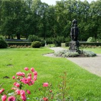 "Три грации" в дворцовом саду :: Елена Павлова (Смолова)