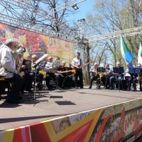 Оркестр в городском парке. :: александр кайдалов