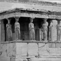 Знаменитый портик кариатид храма Эрехтейон. Афинский Акрополь. :: Lmark 