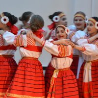 Русский народный танец "Ниточка" :: Лариса Красноперова