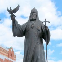 Памятник Святейшему патриарху всея Руси Алексию II. на Патриаршей площади :: Антонина Балабанова