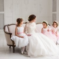 Невеста в окружении маленьких принцесс :: Daria Denissova 