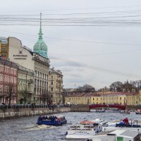 Под апрельскими тучами. Судоходство на Мойке. :: Лариса (Phinikia) Двойникова