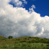 Облака белым пухом летели, покоряя небесный простор ... :: Евгений Юрков